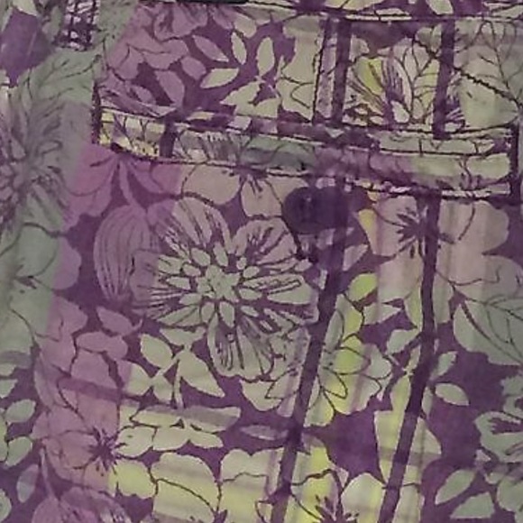 4/$25 Sale Floral Plaid Shorts Button pockets - Picture 2 of 8